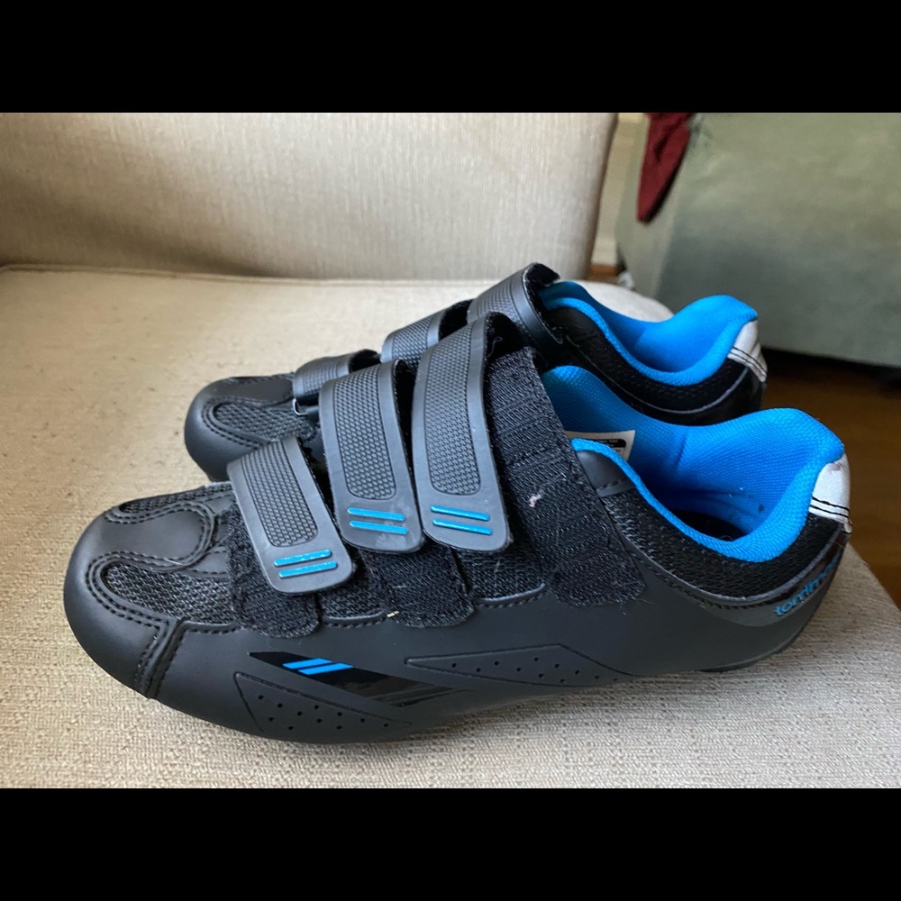 Tommaso spin shoes. Velcro strap. Size 7. Gently used.